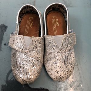 Toddler girl toms